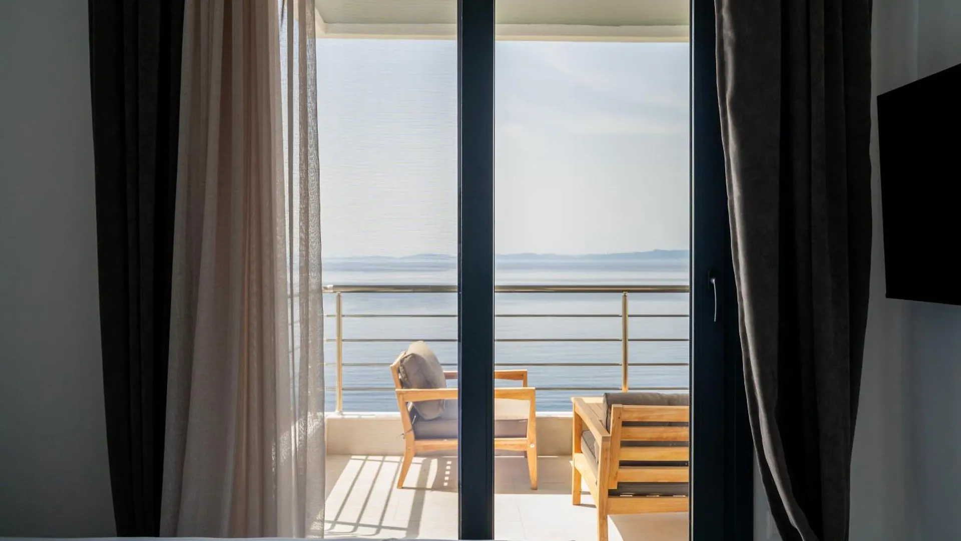 Sithoniars Wave & Wind Luxury Apartment With Infinity Sea View Neos Marmaras 0*,  Greece