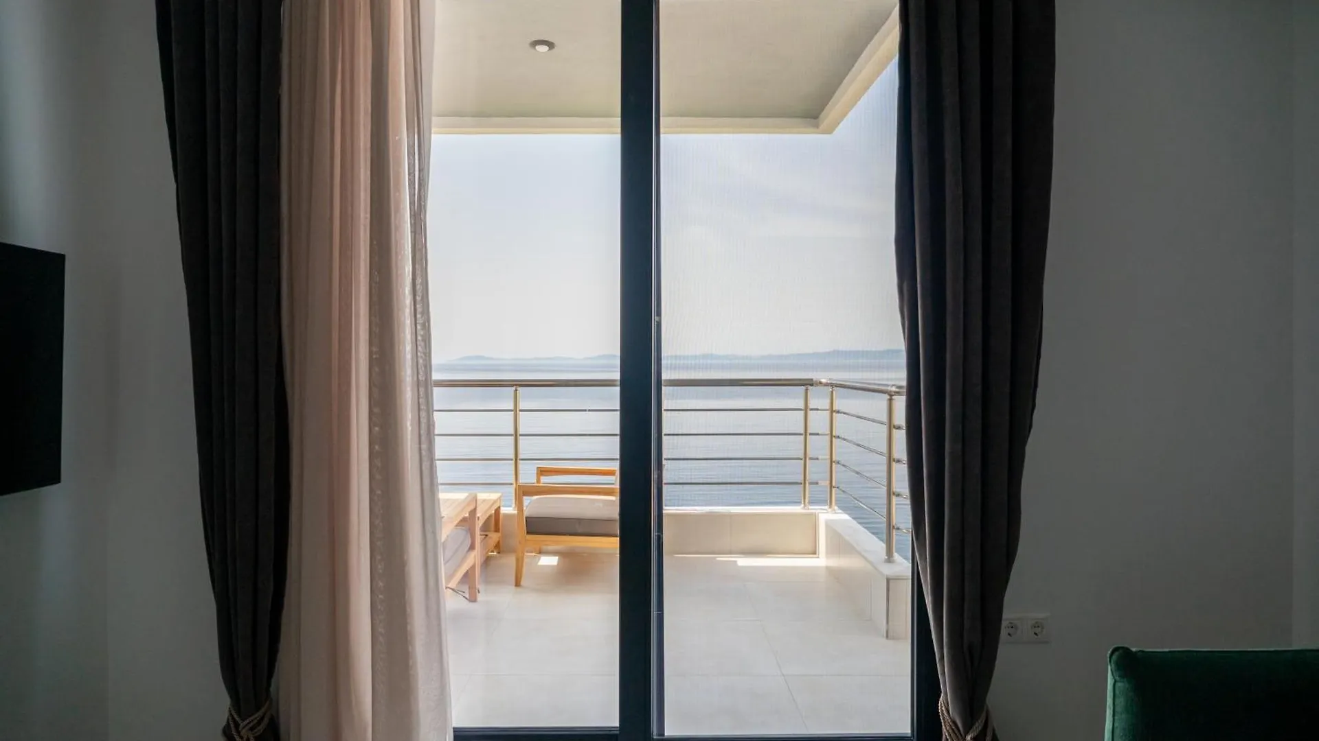 Sithoniars Wave & Wind Luxury Apartment With Infinity Sea View Neos Marmaras 0*,  Greece